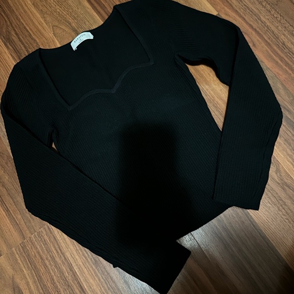 SOLD l Aritzia / Babaton Sculpt Knit Sweetheart Longsleeve - Picture 3 of 4